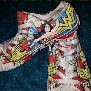 Exclusive Wonder Woman DC Comics low top Converse